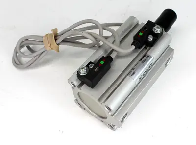 USED SMC CDQ2A32-50DCMZ-J79W
