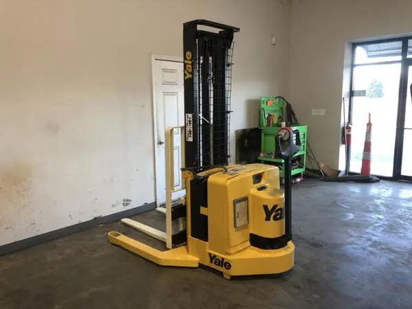 Used 2004 YALE MSW040LE Pallet Stackers South Carolina US | Zoom Lifts & Equipment #1182299