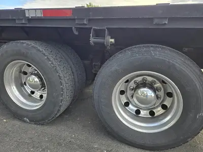 USED 2017 PETERBILT 348