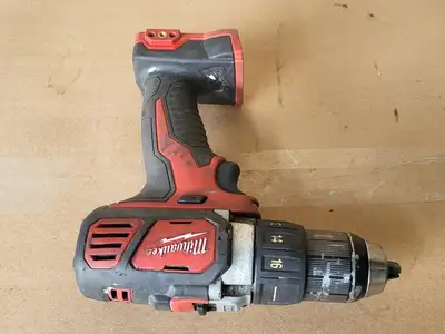 USED MILWAUKEE 2821-20