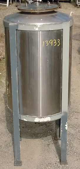 Used VERTICAL CLOSED TOP TANK 250 GALLON CLOSED TOP TANK Stainless Steel Tanks New Jersey US | Champion Trading Corporation #424572