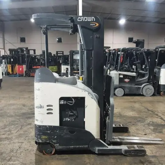 USED 2019 CROWN RR5725-45
