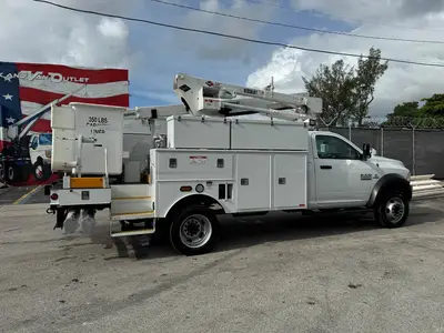 Used 2017 VERSALIFT SST40EIH-02 Bucket (boom) trucks Florida US | Truck and Van Outlet #1509171