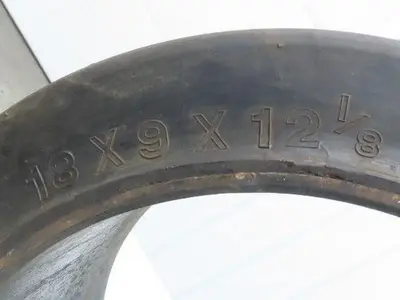Solideal 18x9x12-1/8 Press-On Forklift Tire Solid Smooth Black