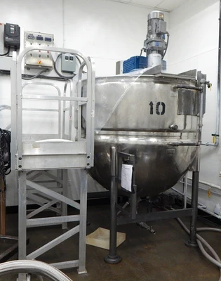 USED LEE 900 GALLON TRIPLE MOTION 900 GALLON