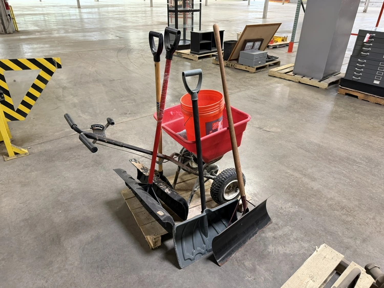 Used _UNKNOWN_ _UNKNOWN_ Broadcast Spreaders Michigan US | Miedema Asset Management Group #1143782