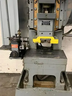 5913-220 Minster Model B1-16, 16 Ton Punch Press, Stamping Press, Air Clutch-Brake / Roll Feed