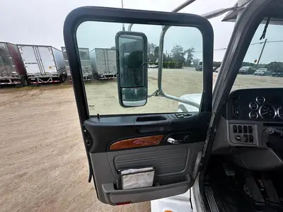 USED 2011 PETERBILT 384