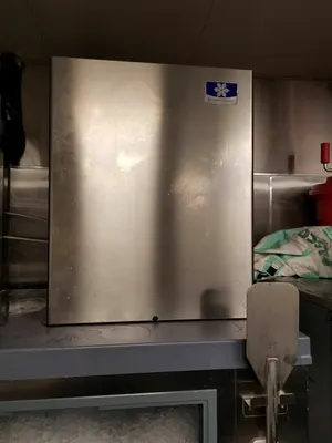 75-0322 Manitowoc Nugget Style 1000 Pound Ice Maker w/ 2 Remote Condensing Units