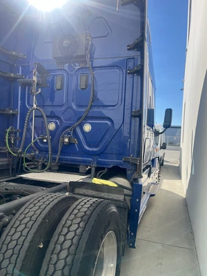 2017 Freightliner Cascadia Evolution "i" Class 125 Deisel Sleeper _UNKNOWN_ Road Tractor | Iron Listing (11)