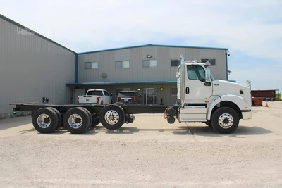 New | in-Stock 2026 INTERNATIONAL HX Cab Chassis trucks Texas US | Roll Off Truck World #1491798