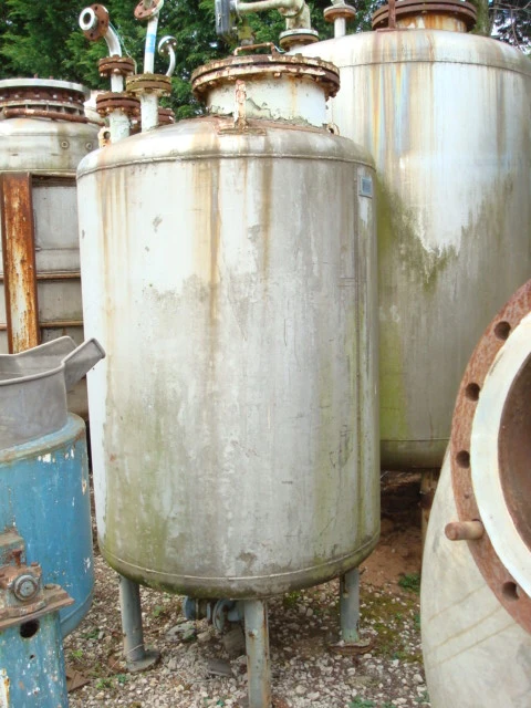 2500 L S/S Vert. Encl. Pressure Vessel