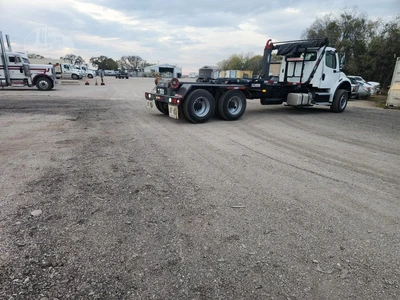 Used 2015 FREIGHTLINER BUSINESS CLASS M2 112 Hooklifts & Roll-Offs Texas US | Roll Off Truck World #1491753