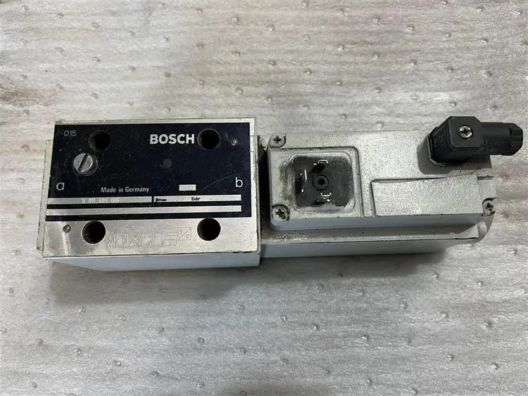Used BOSCH 0-811-404-061 SOLENOID VALVE USNT Misc Electrical & Power Parts BE | Apt International N.V #362921
