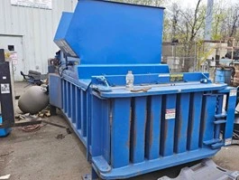 USED 2004 MARATHON. GEMINI