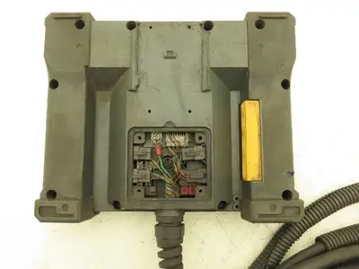 Idec HG2R-SS62BH-MK1260 Robot Teach Pendant Display With E-Stop & Cord *Photos