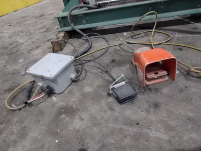 60" x 48" ROACH PNEUMATIC LIFT & TILT UPENDER / TABLE WITH ROLLER CONVEYOR : YOBRO #24710