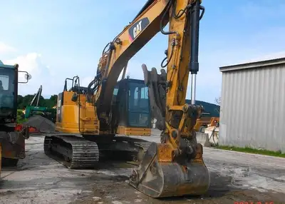 Used 2017 CATERPILLAR 325FLCR Crawler Excavators New York US | Beck Equipment #1509283