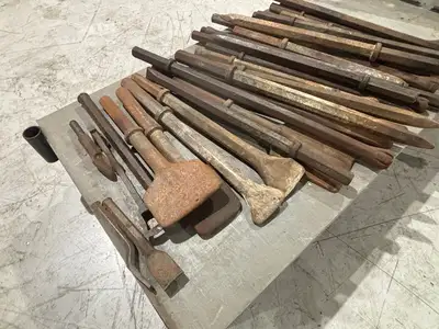 Used Chicago Pneumatic Jack Demolition Hammer & Bit Set Hammers Michigan US | Maverick Industrial Sales #1397886