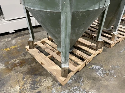 30 Cu. Ft. Capacity Smoot Surge Hopper