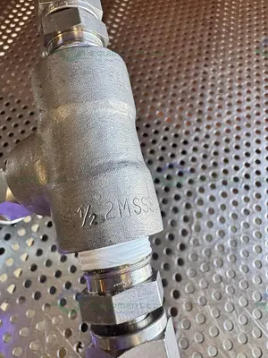 Used DWYER FLOTECHT V6EPS-S-D-1-S FLOW SWITCH W/ CROUSE MINDS LBY25 SA ELBOW Test Equipment - Other California US | Equipment Lab #1427413