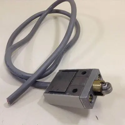 USED OMRON D4C-9049