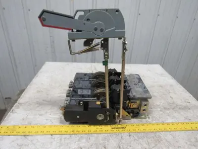 Allen Bradley Ser A 600A 600VAC 250VDC MAX 3Ph Disconnect Switch