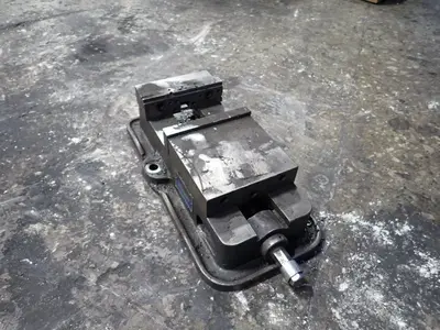 Kurt 6" Vise