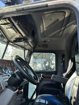 USED 2009 PETERBILT 389