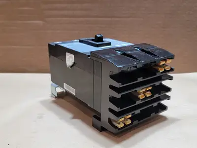 USED SQUARE D QDA32090