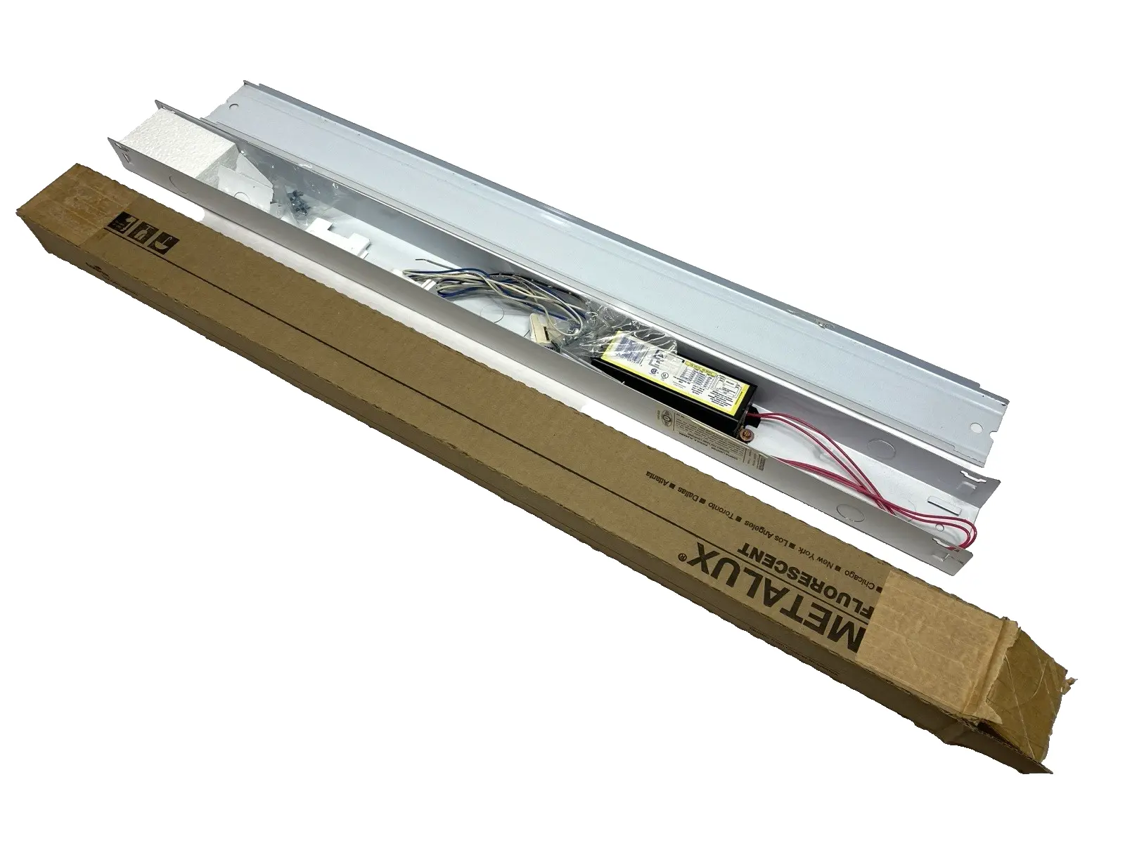 USED COOPER LIGHTING METALUX LIGHT FIXTURE 3' SN-130LRS-120V-U