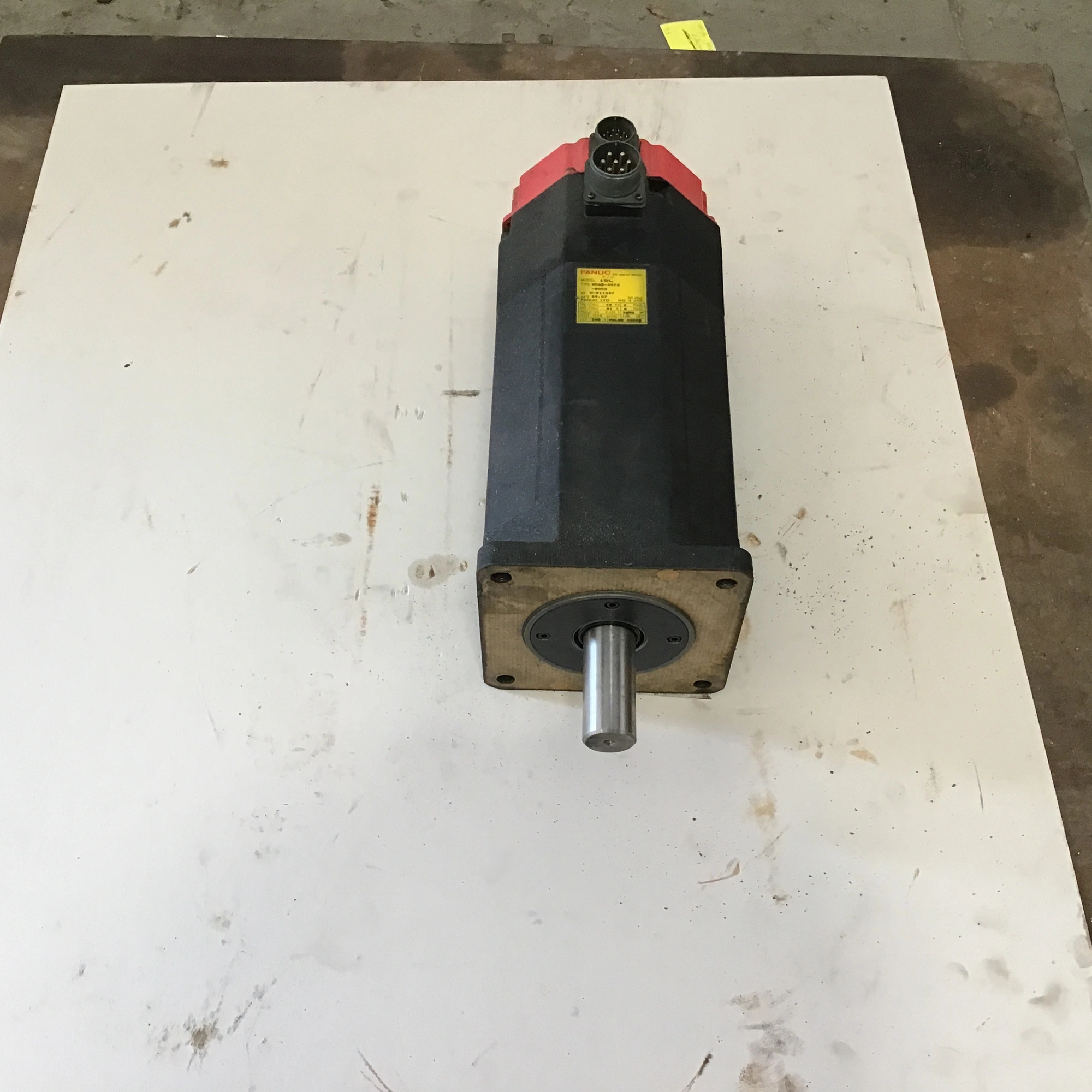 Fanuc 1OL AC Servo Motor 1-3/8″ Shaft 3 Phase 8 Poles 51 Amp 143 Volt 49 Torque