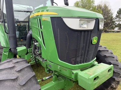 USED 2013 JOHN DEERE 6140D