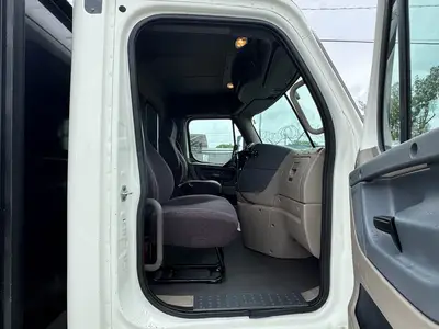 Used 2018 FREIGHTLINER CASCADIA Conventional trucks Florida US | Truck and Van Outlet #1509230