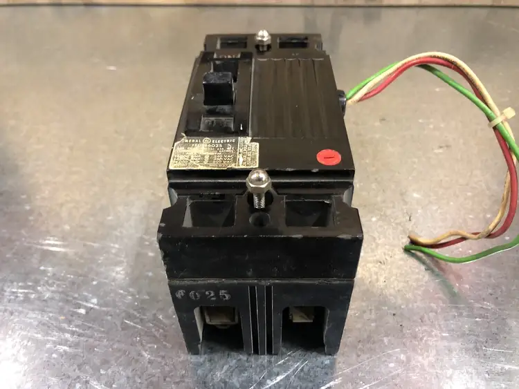 Used GENERAL ELECTRIC TED126025 Switchgears British Columbia CA | Lenmark #244415