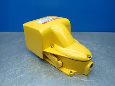 NEW SQUARE D 9002