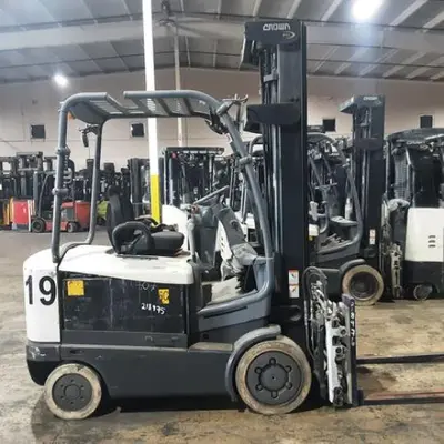 USED 2019 CROWN FC5225-60