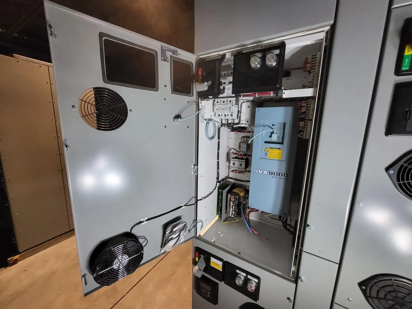 Used EATON SVX015A1-5A4N1 Switchgears British Columbia CA | Lenmark #240186