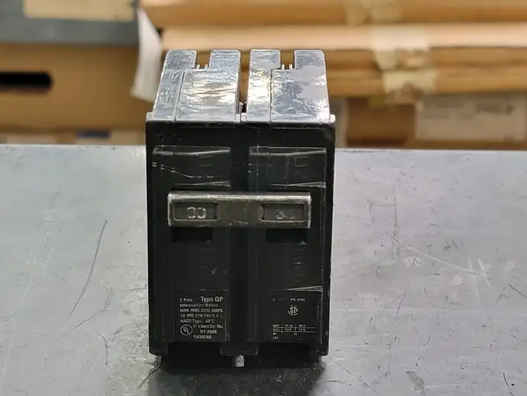 Used SIEMENS Q230 Switchgears British Columbia CA | Lenmark #241641