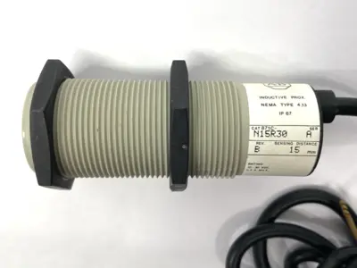 817C-N15R30 Ser. A | Allen Bradley  Cylindrical Inductive Proximity Sensor Rev. B - New Other