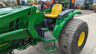 USED JOHN DEERE 4044M