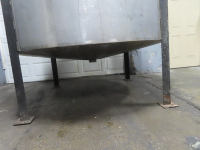 900 gallon Stainless Steel Vertical Tank with Cone Bottom