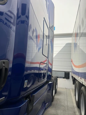 2017 Freightliner Cascadia Evolution "i" Class 125 Deisel Sleeper _UNKNOWN_ Road Tractor | Iron Listing (5)