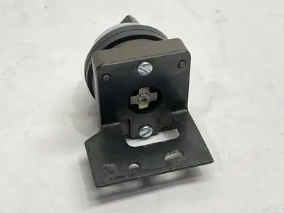 Used Mead Manually Actuated Two-Position 3-Way Pilot Valve 1/8" NPT Valves/Fittings Michigan US | Maverick Industrial Sales #1402319
