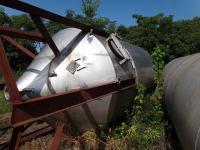 4,390 Gallon Stainless Steel Vertical Tank
