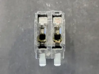 USED SQUARE D QOB220