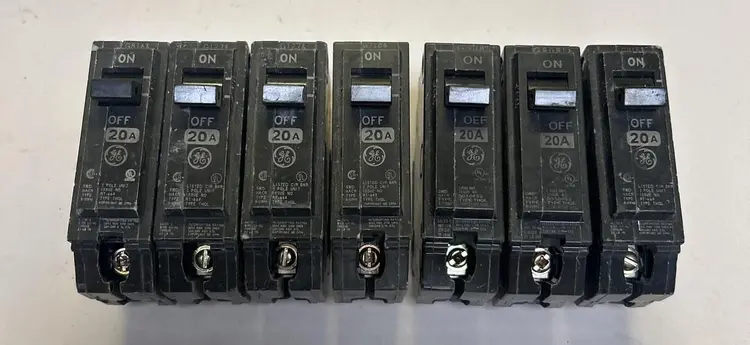 Used GE THQL1120 Miscellaneous Equipment (Electrical & Power) | Surplus Asset Holdings #1192154