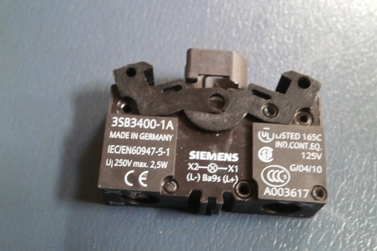 New | in-Stock SIEMENS LAMPHOLDER Relays & Switches Arizona US | ASSET CONVERSION SPECIALISTS, INC. #321797