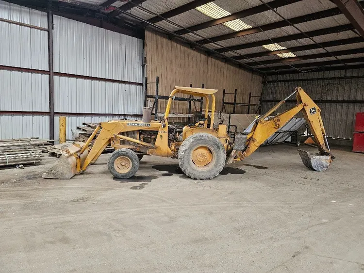JOHN DEERE 300BD BACKHOES | Turner's Machinery