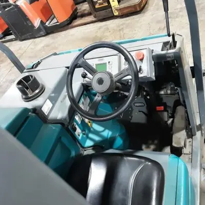 USED 2015 TENNANT 8300